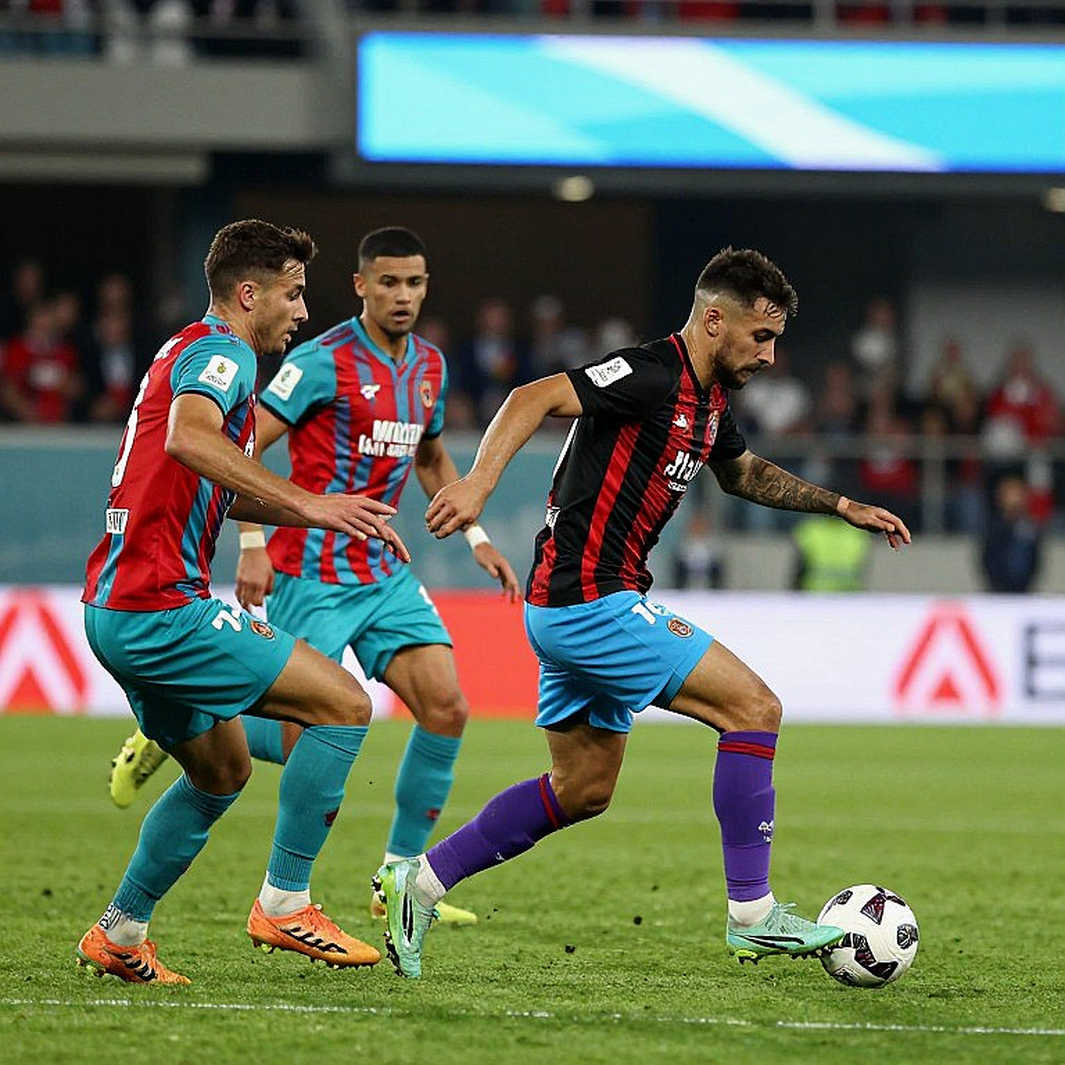 PSV 1-0 Porto: bàn thắng được lắp sẵn và vết nứt ở hành lang cánh